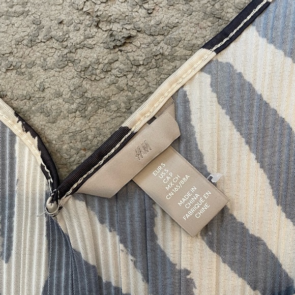 H&M Pattern Dress Size S - Picture 3 of 5